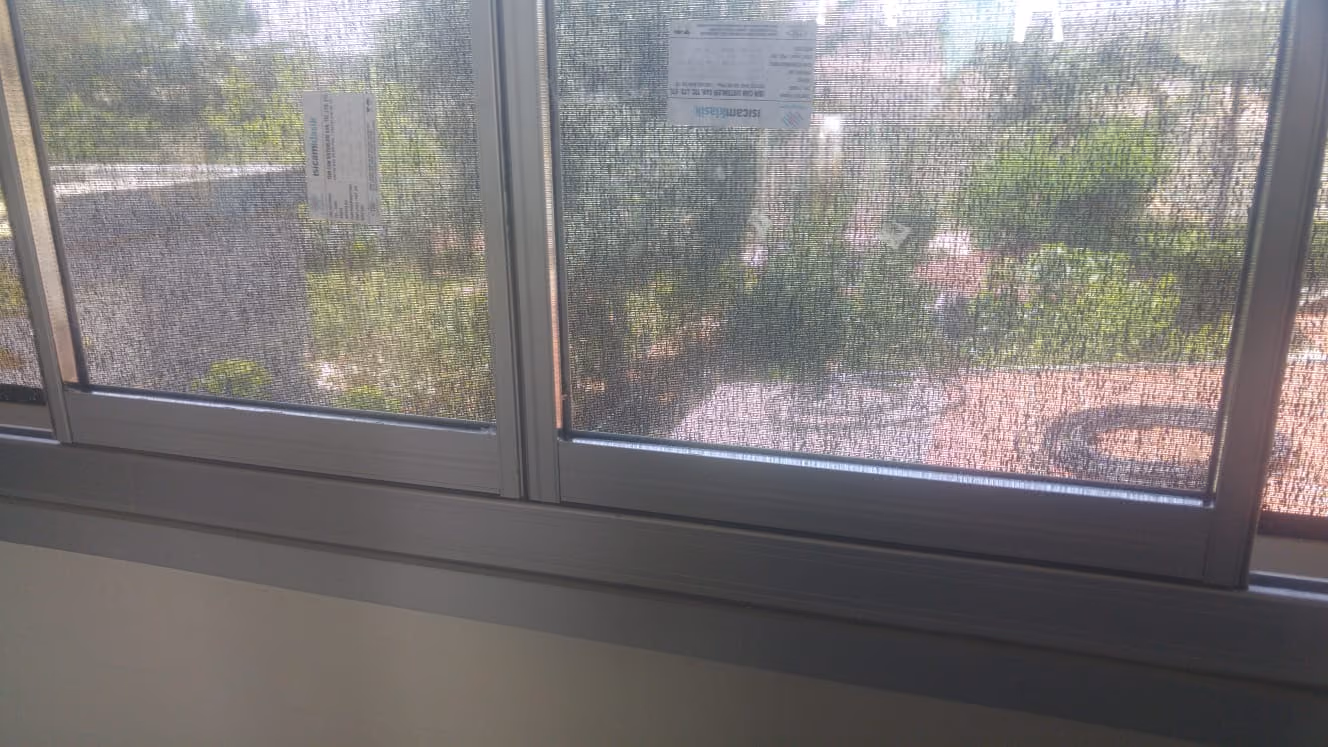 חלונות נאספים עם ווילון מובנה להצללה - תמונה 3