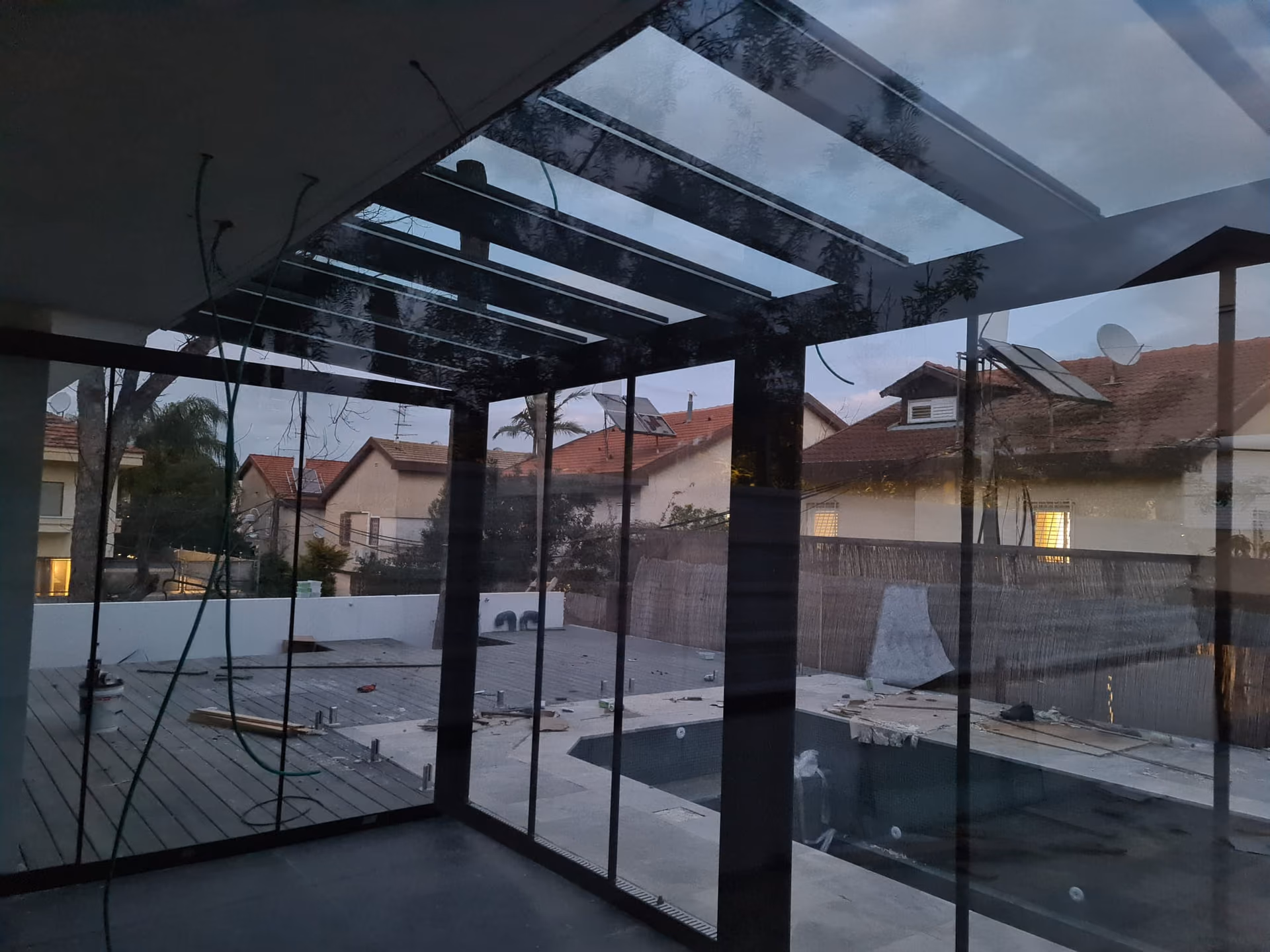 פרגולה אלומיניום זכוכית נפתחת חשמלית - תמונה 11