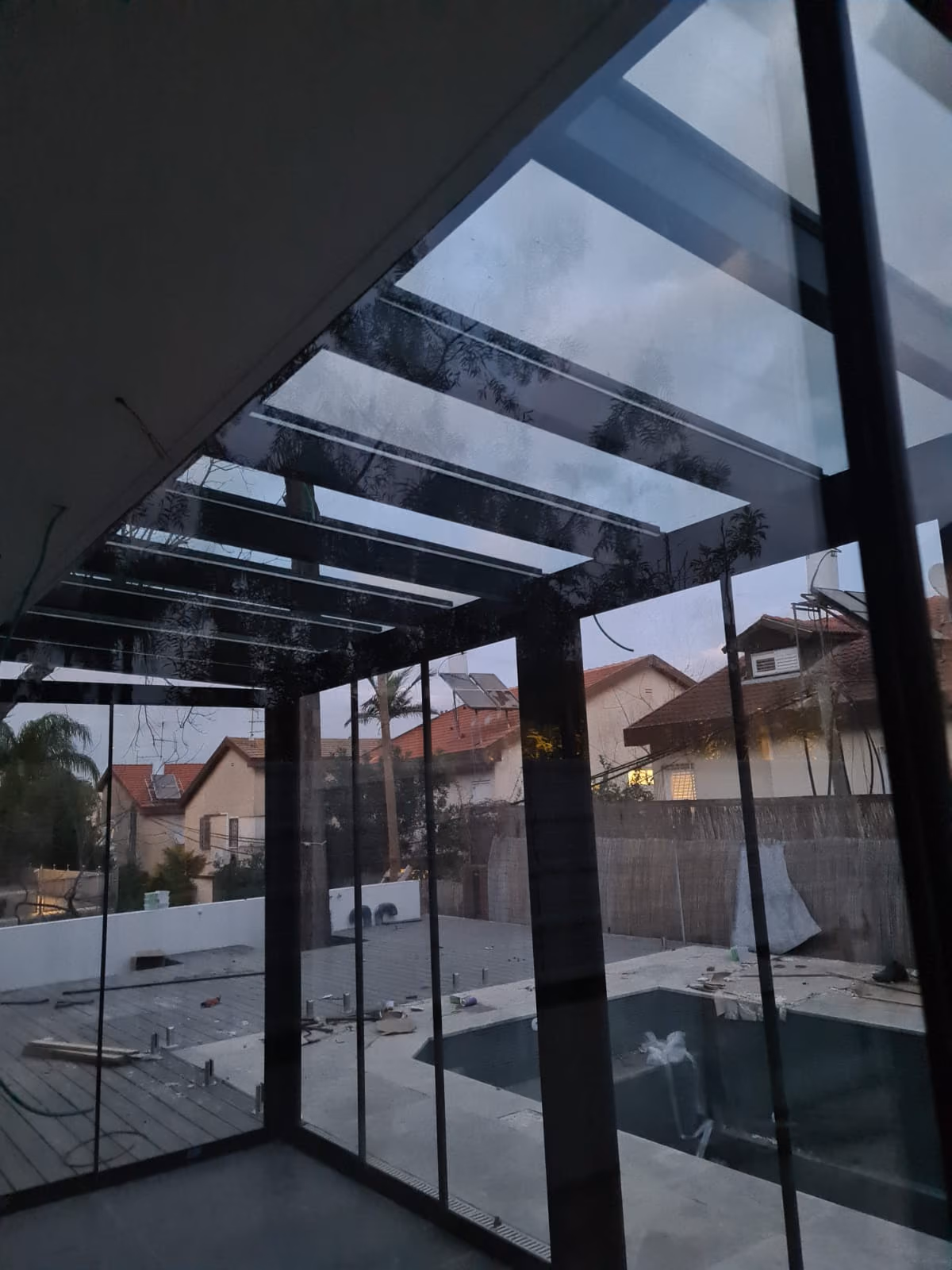 פרגולה אלומיניום זכוכית נפתחת חשמלית - תמונה 4